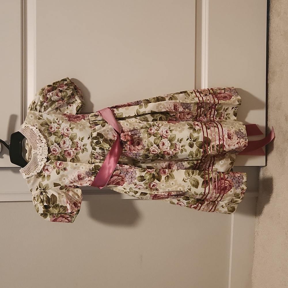 Girl's spring dress